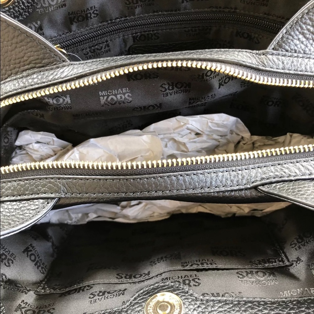 Gaby’sBags👜💕-Michael Kors Medium Messenger Bag - Picture 7 of 7